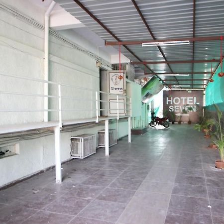 Hotel Seven Ahmedabad Exteriör bild