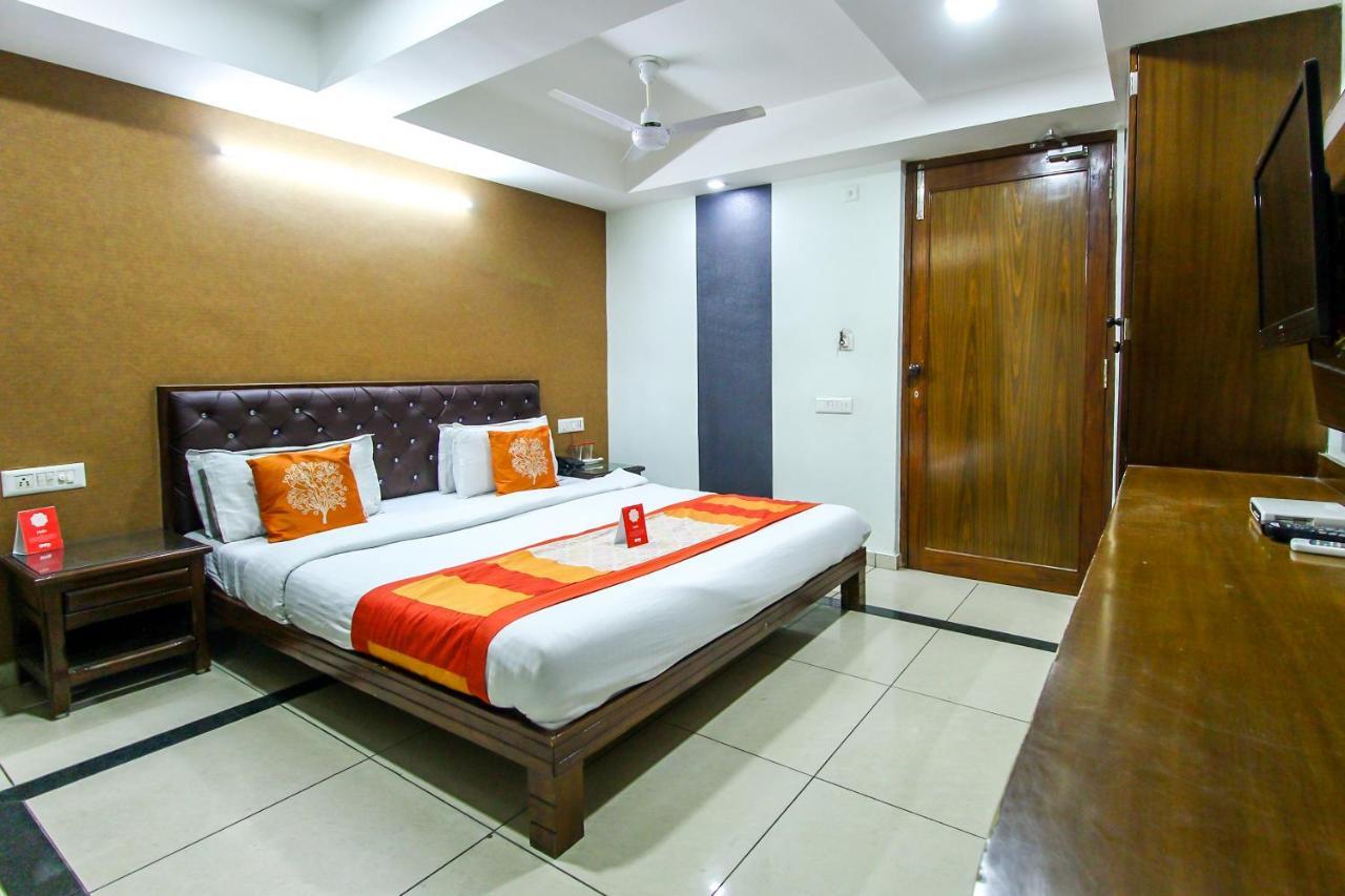 Hotel Seven Ahmedabad Exteriör bild