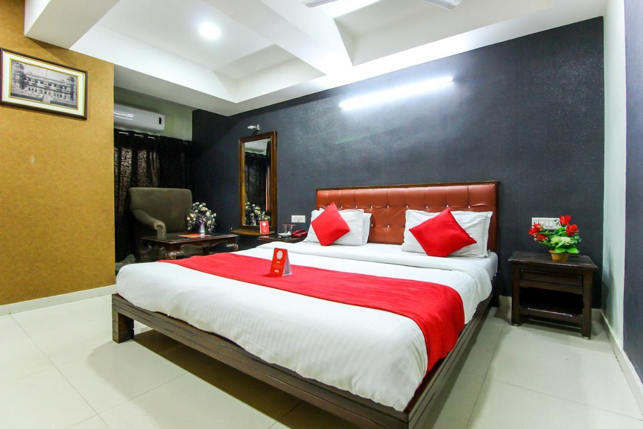 Hotel Seven Ahmedabad Exteriör bild