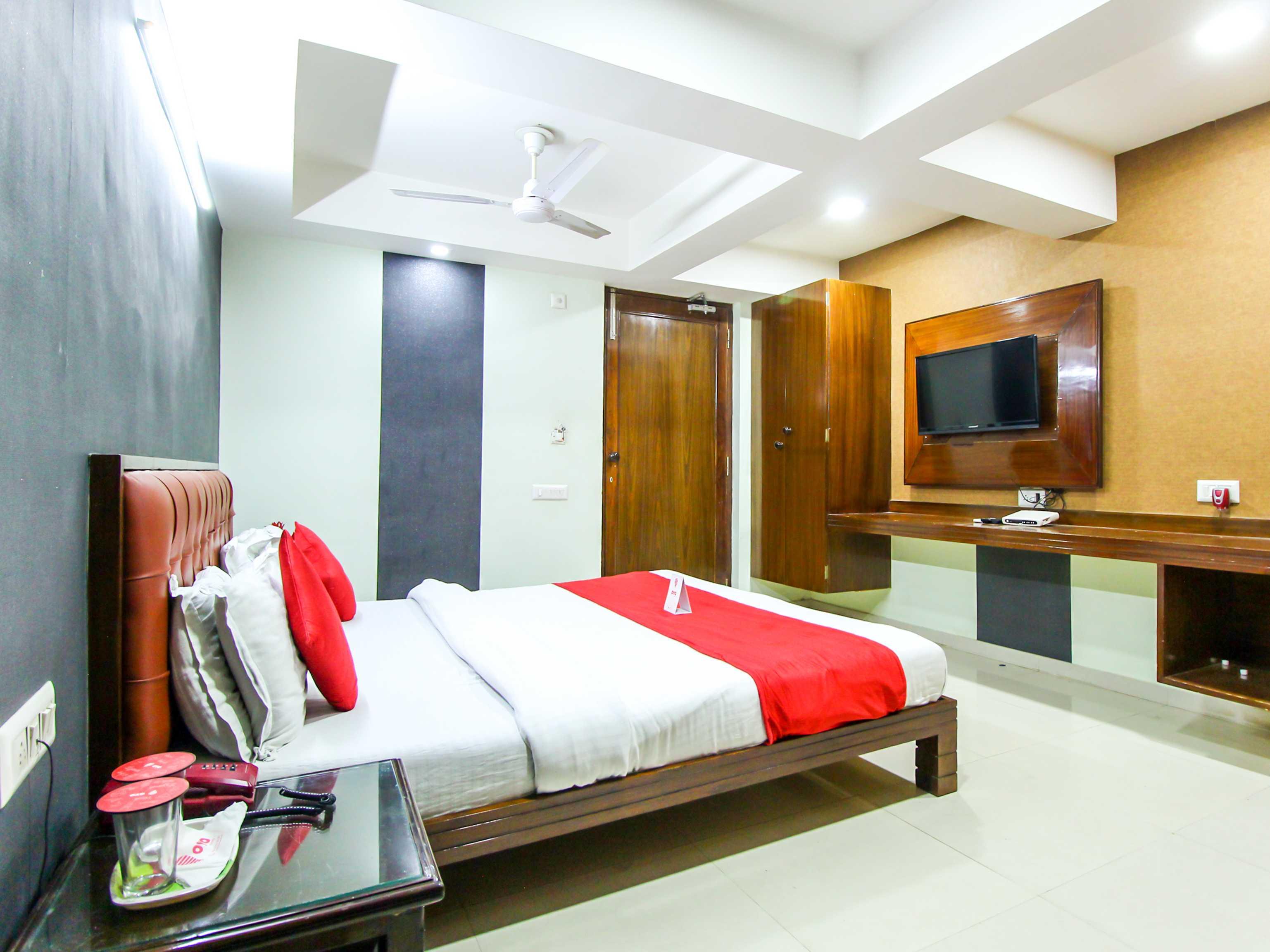 Hotel Seven Ahmedabad Exteriör bild