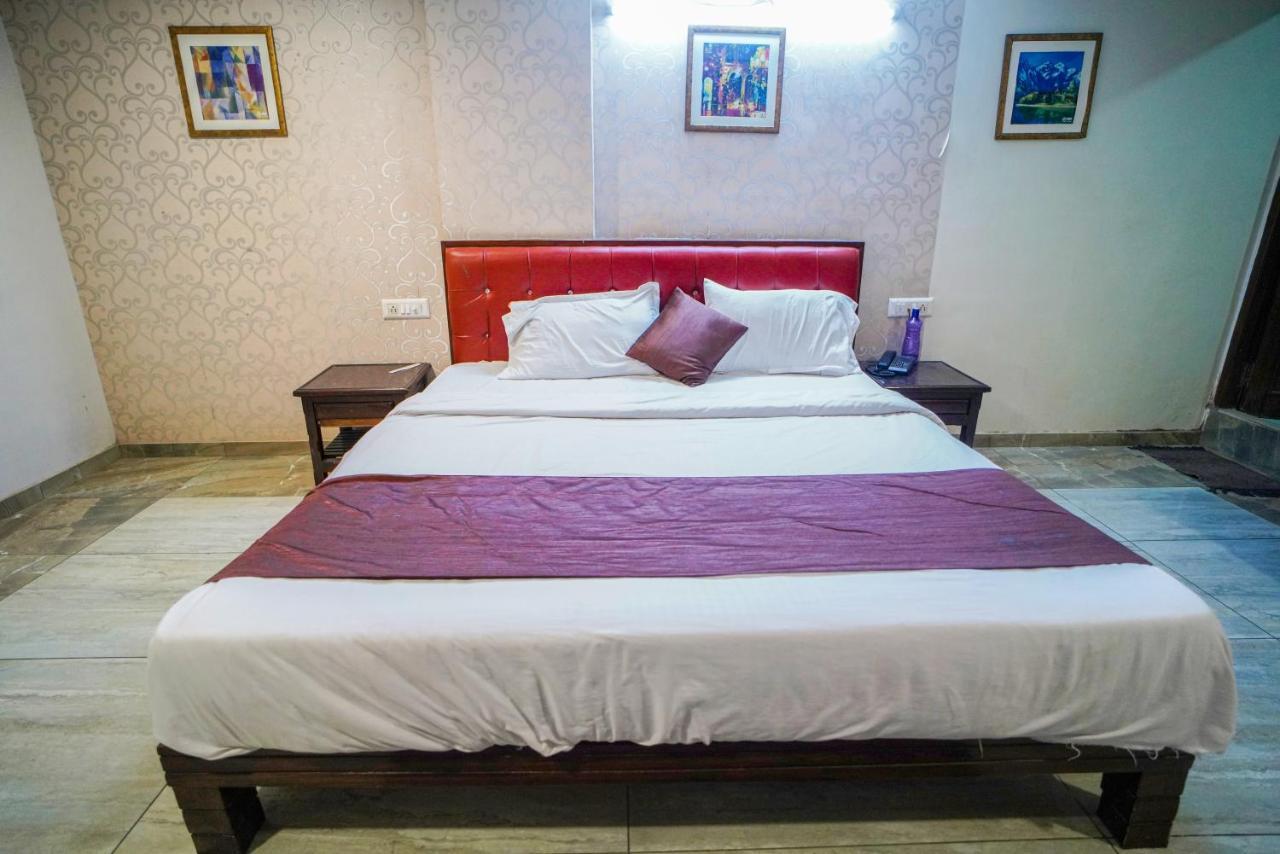 Hotel Seven Ahmedabad Exteriör bild