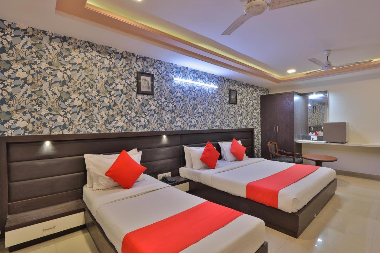 Hotel Seven Ahmedabad Exteriör bild
