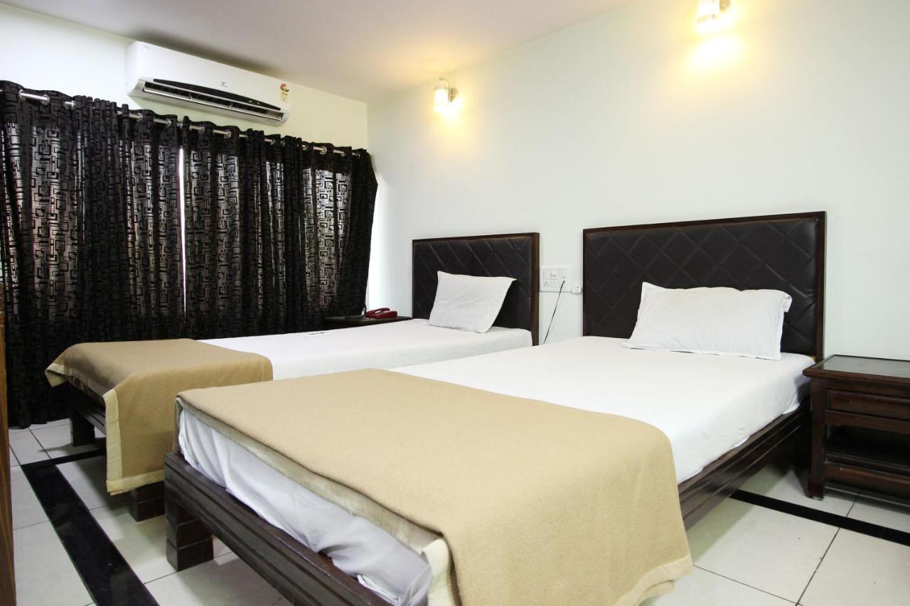 Hotel Seven Ahmedabad Exteriör bild