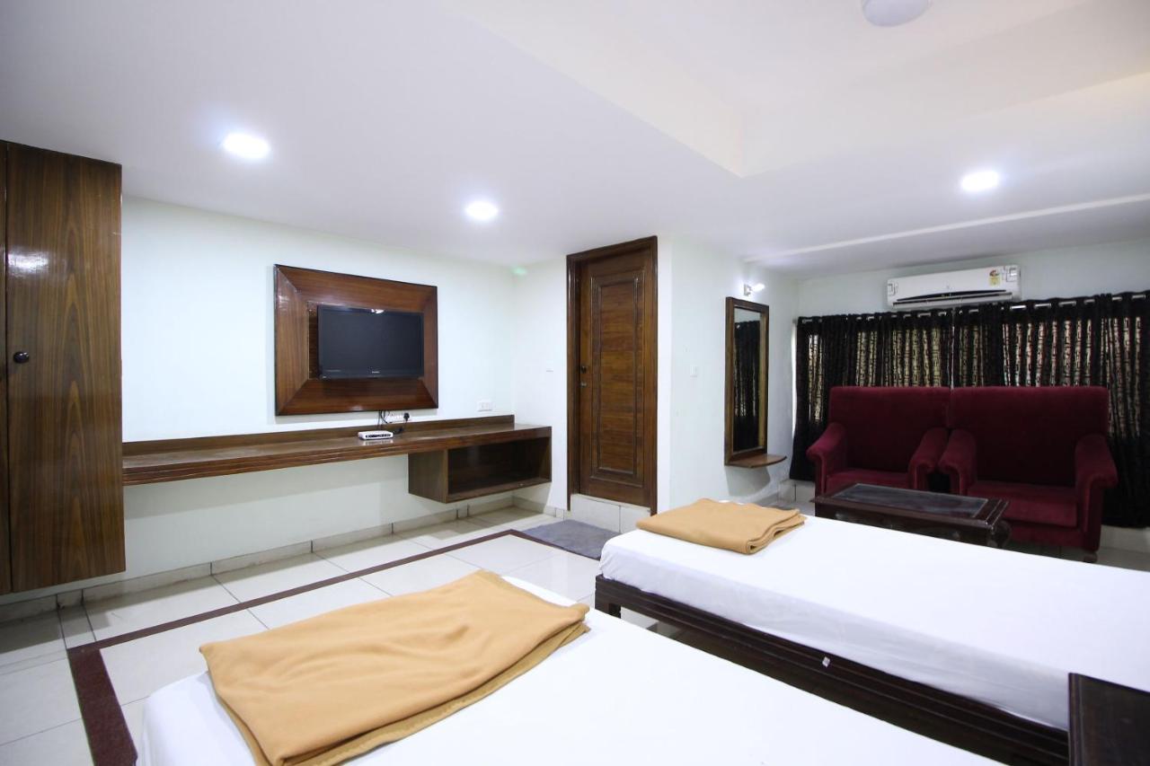 Hotel Seven Ahmedabad Exteriör bild