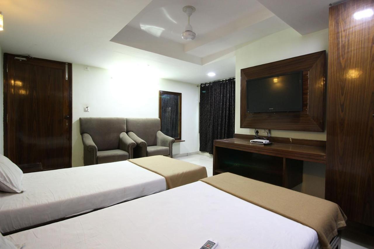Hotel Seven Ahmedabad Exteriör bild